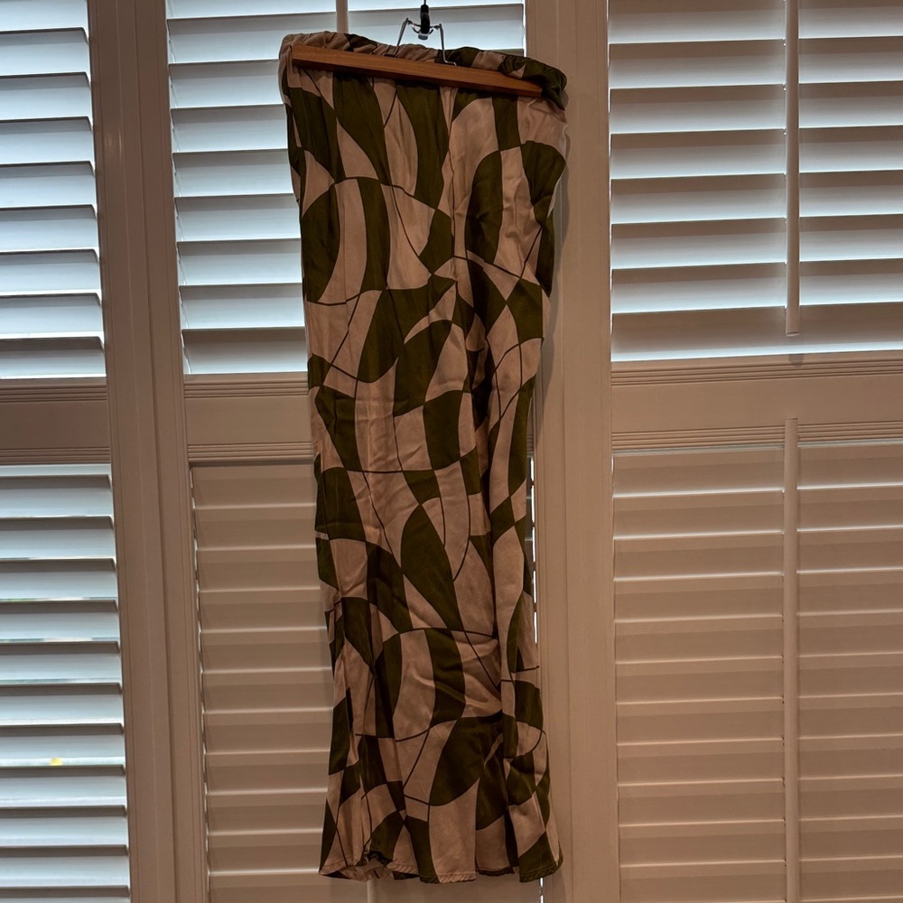Green and White Leaf Pattern Skirt
